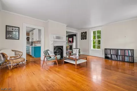 Living - 139 Main St, Hampton, NJ 08827 photo 1 of 2