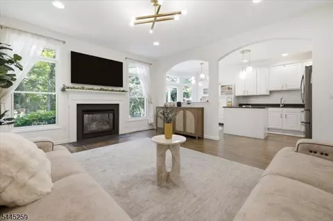 21 Chestnut Ct #11, Cedar Grove, NJ 07009