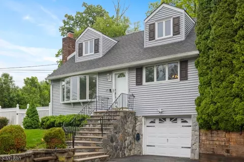27 Jefferson Ter, Ogdensburg, NJ 07439