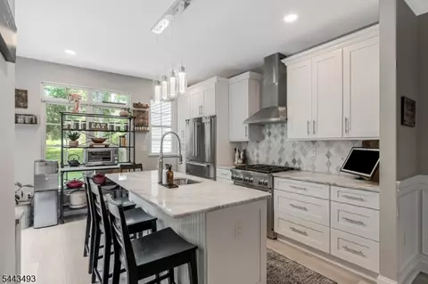 120 Loft Dr, Martinsville, NJ 08836