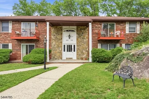 315 Ringwood Ave, Pompton Lakes, NJ 07442