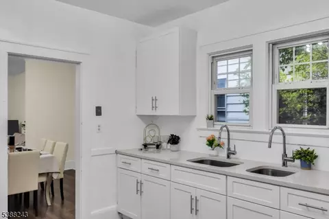 Entry Way - 906 Dewitt St, Linden, NJ 07036 photo 4 of 8