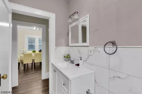 Entry Way - 906 Dewitt St, Linden, NJ 07036 photo 6 of 8