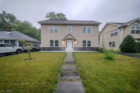 51 Greenwich Dr, Bergenfield, NJ 07621