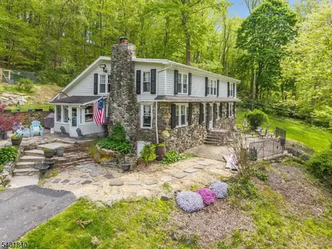 30-32 Hoffmans Crossing R, Califon, NJ 07830