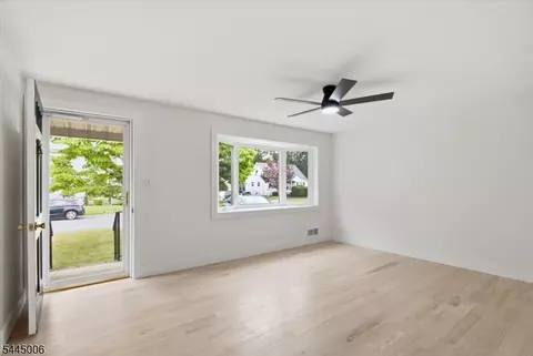 421 1st St, Middlesex, NJ 08846 photo 2