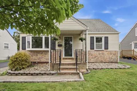 421 1st St, Middlesex, NJ 08846