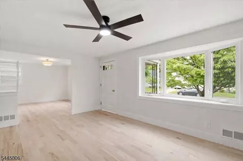 421 1st St, Middlesex, NJ 08846 photo 4