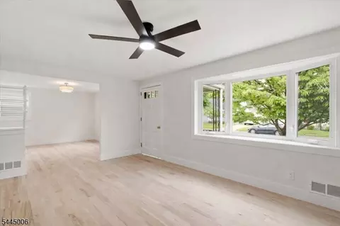 421 1st St, Middlesex, NJ 08846 photo 4