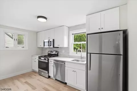 421 1st St, Middlesex, NJ 08846 photo 8