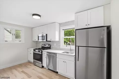 421 1st St, Middlesex, NJ 08846 photo 8