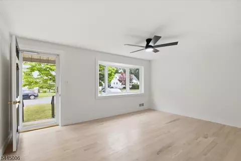 421 1st St, Middlesex, NJ 08846 photo 2