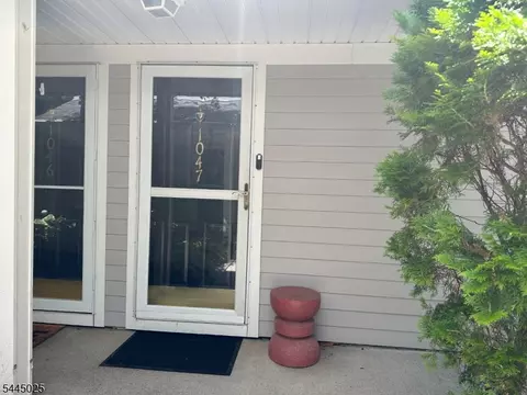 1047 Cambridge Ct #1047, Mahwah, NJ 07430
