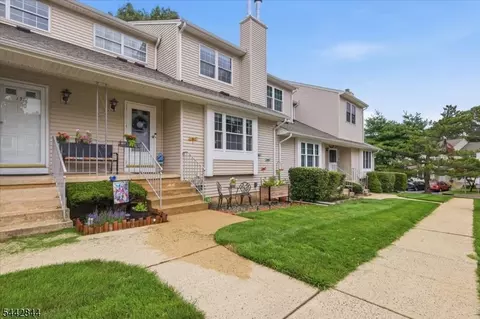 138 Sunnyvale Ct, Somerset, NJ 08873