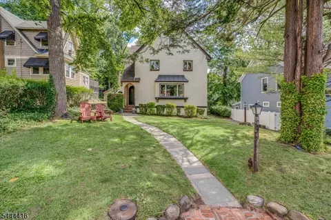 43 Pine St, Millburn, NJ 07041