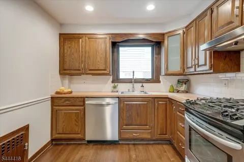 Kitchen - 43 Pine St, Millburn, NJ 07041 photo 3 of 4