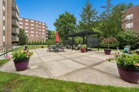 1 Euclid Ave #2E, Summit, NJ 07901 photo 25