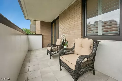 Exterior - 1 Euclid Ave #2E, Summit, NJ 07901 photo 2 of 4