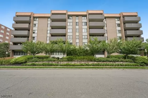 1 Euclid Ave #2E, Summit, NJ 07901 photo 1