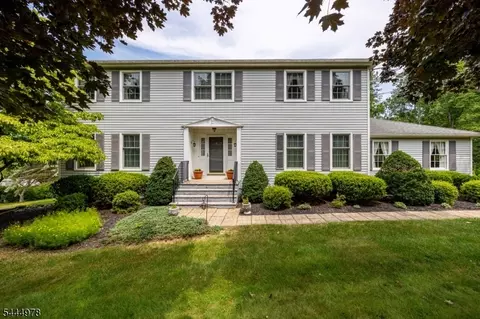 31 Stratfordshire Dr, Sussex, NJ 07461