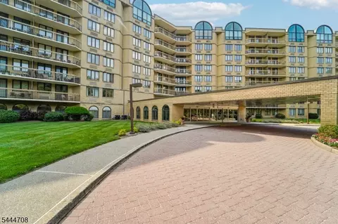 10 Smith Manor Blvd #424, West Orange, NJ 07052