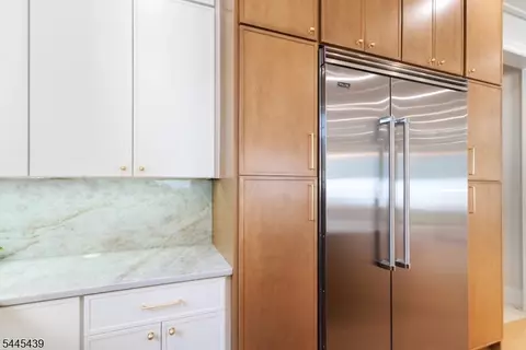 Kitchen - 333 Harrison St, Paramus, NJ 07652 photo 4 of 5