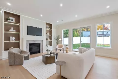 Living - 333 Harrison St, Paramus, NJ 07652 photo 1 of 7