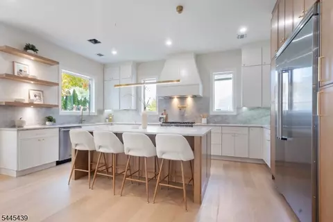 Kitchen - 333 Harrison St, Paramus, NJ 07652 photo 1 of 5