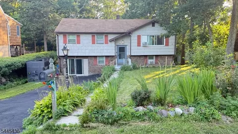 35 Lakeview Rd, Ringwood, NJ 07456