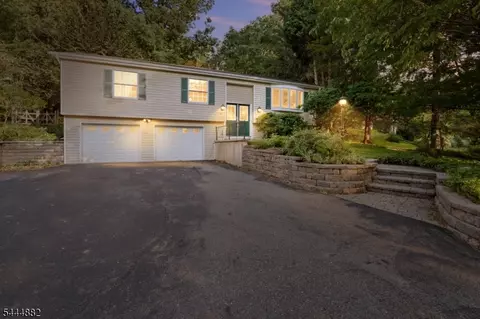 149 Philhower Ave, Califon, NJ 07830