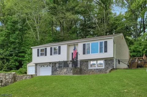 3 S Hillside Dr, Budd Lake, NJ 07828