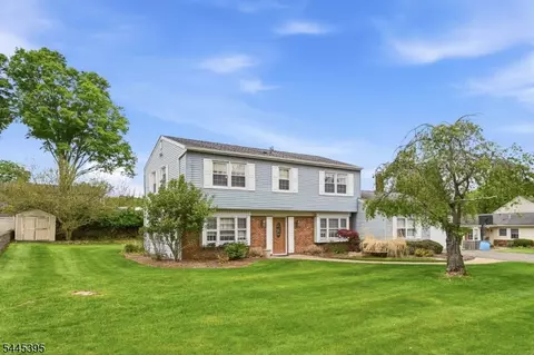 30 Whittier Ln, Oakland, NJ 07436