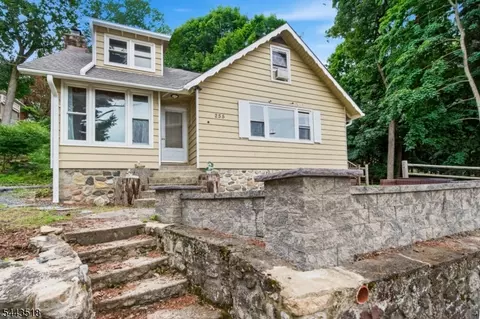 255 E Shore Trl, Sparta, NJ 07871