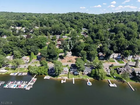 255 E Shore Trl, Sparta, NJ 07871