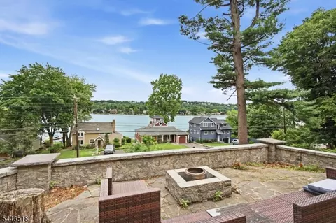 255 E Shore Trl, Sparta, NJ 07871