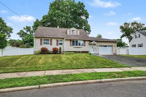 3 Darwin Rd, Somerset, NJ 08873