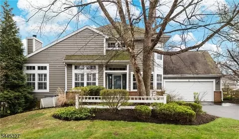 1 Eagle Ct, Monroe Township, NJ 08831