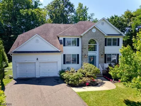 6 Mccune Ct, West Orange, NJ 07052