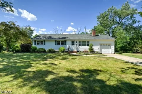 34 Lindstrom Dr, Hillsborough, NJ 08844