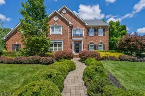 17 Sugarwood Way, Warren, NJ 07059