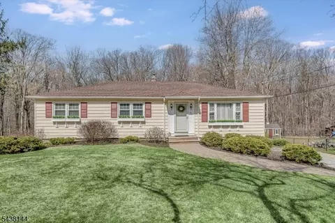 52 Castlewood Trl, Sparta, NJ 07871