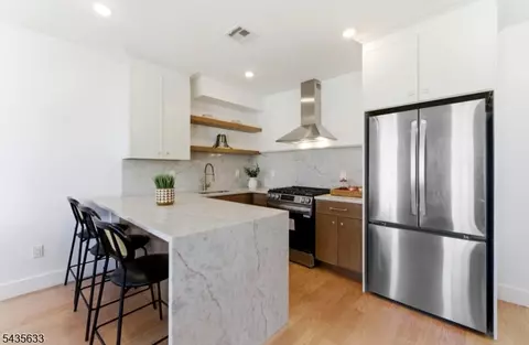 113 5 Oak St #2, Jersey City, NJ 07304
