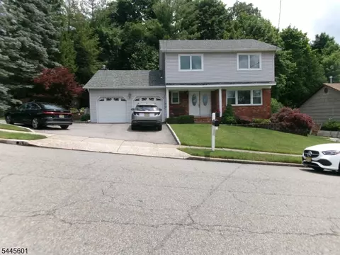12 Wolfe Dr, Wanaque, NJ 07465