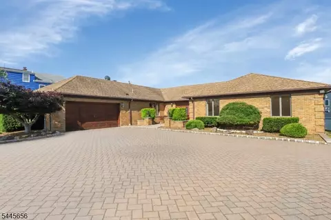 733 1st St, Lyndhurst, NJ 07071
