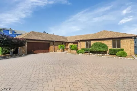 733 1st St, Lyndhurst, NJ 07071