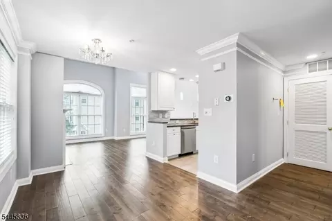 811 Donato Cir, Scotch Plains, NJ 07076