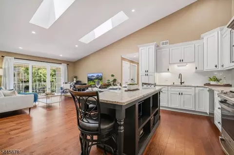 1002 Boxwood Ct, Mahwah, NJ 07430