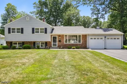 39 Whitney Dr, Berkeley Heights, NJ 07922
