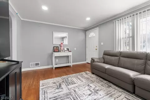 Entry Way - 429 1st St, Middlesex, NJ 08846 photo 1 of 4