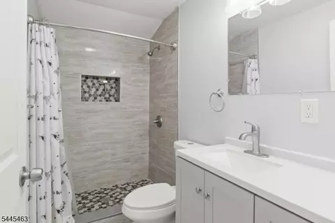 Bath - 429 1st St, Middlesex, NJ 08846 photo 2 of 2